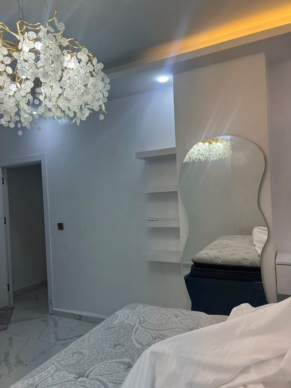 Hilaal shelf decor